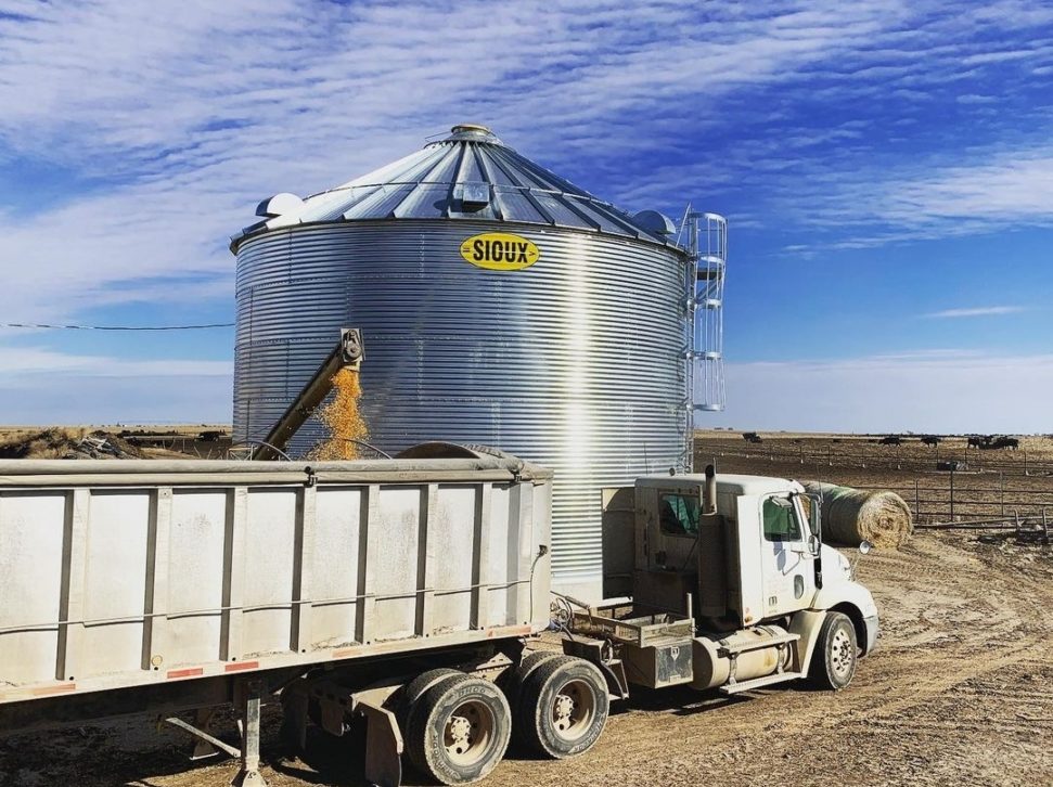 Designed for free flowing grains up to 64 lb/bushel or 51 lbs/ft3. 4